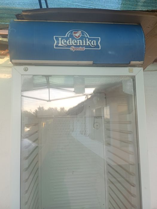 Хладилна витрина