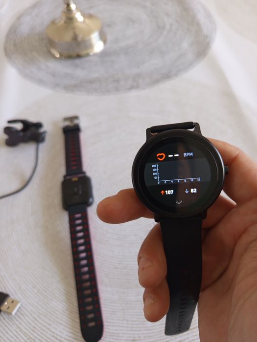 Смарт часовници с ново зарядно