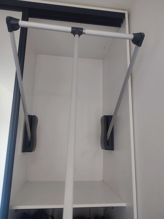 Вешалка, пантограф для гардеробной