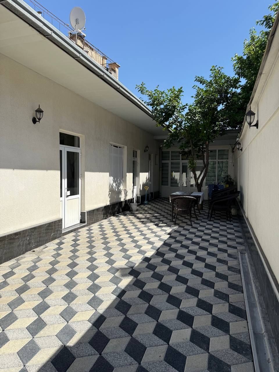 Ул.Катта Мирабад - участок в центре 400кв.м , Ор-р:  Mirabad avenue