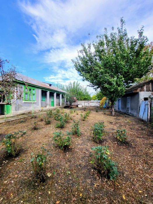 Casa bătrânească de vanzare