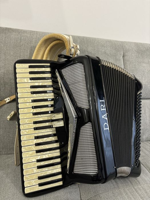 Acordeon italian DARI Universal cu 120 de basi