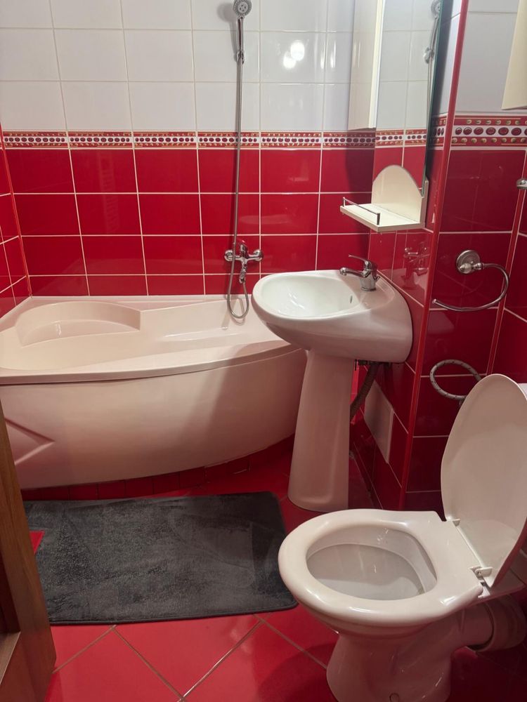 Inchiriez Apartament 3 Camere, 70mp In Onesti, Strada Sintezei