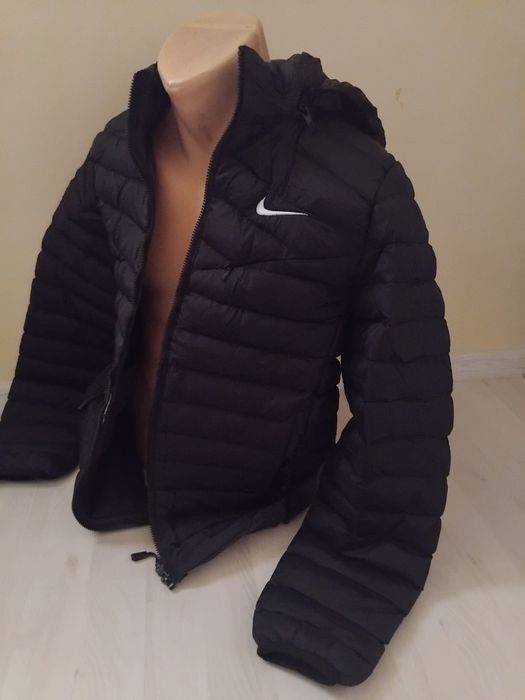 Ieftin. Geaca baieti Nike.