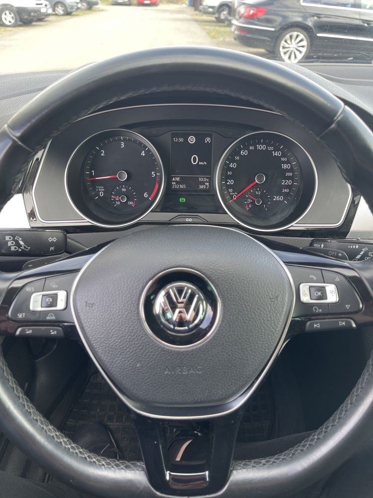 Volkswagen Passat/ B8  /2.0 / LINNE ASSIST / FULL LED / SIGN ASSIST