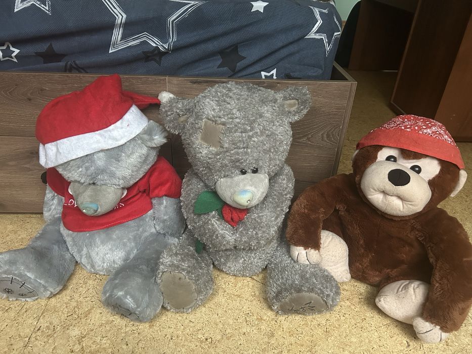 3 големи плюшени мечета