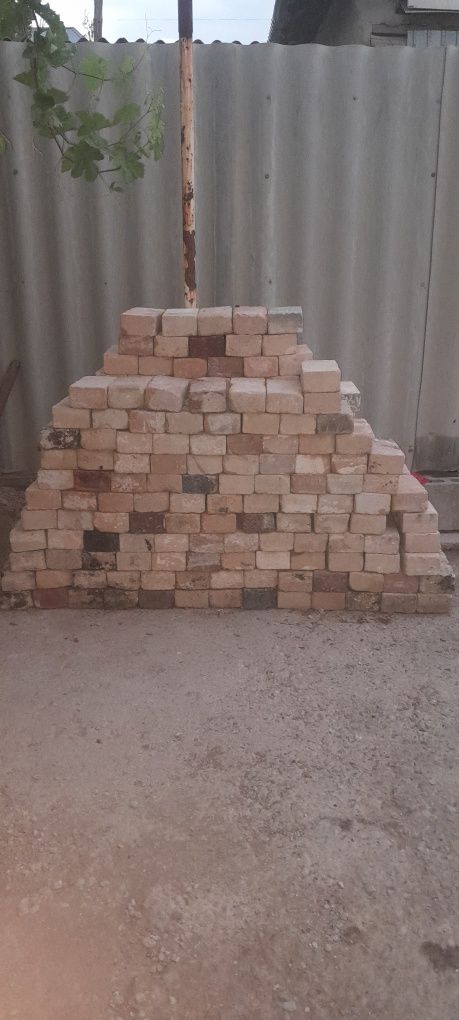 Огнеупорный кирпич бу 300шт есть