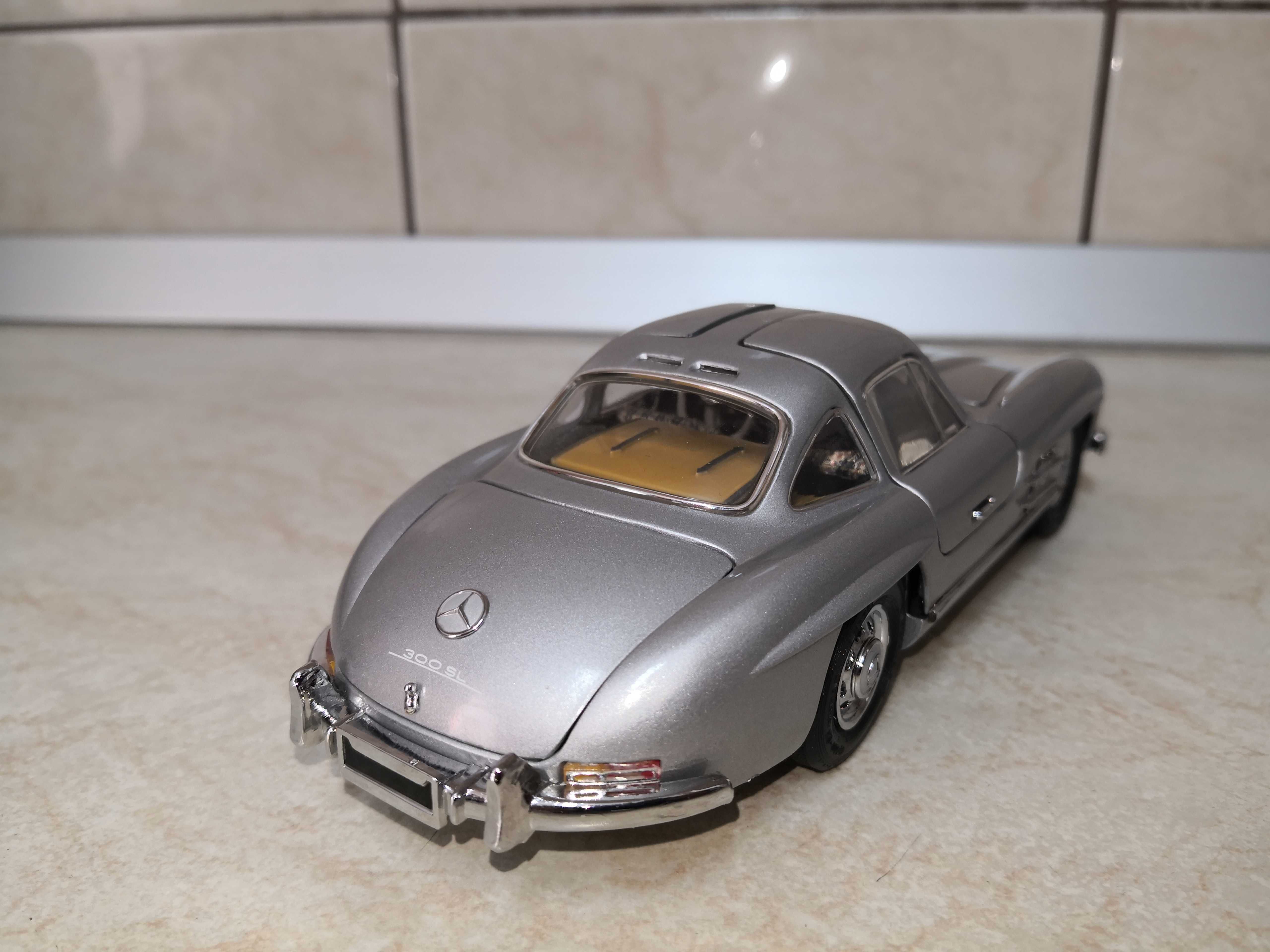 Macheta Mercedes Benz 300 SL 1954 scara 1:24 producator Franklin Mint