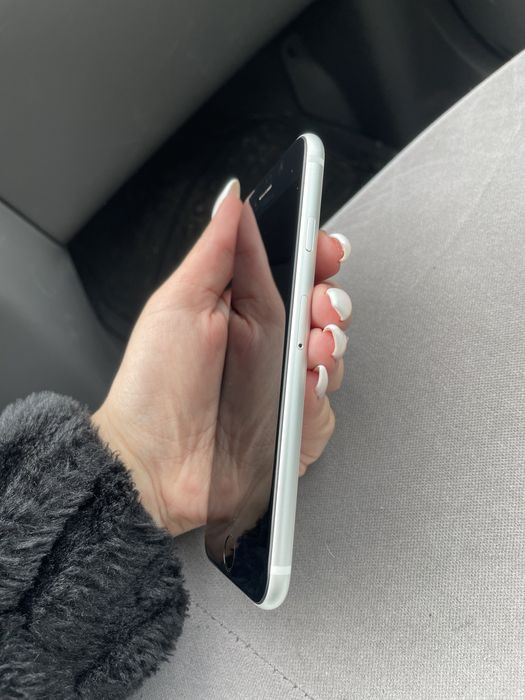 Iphone se 2020 втора употреба.