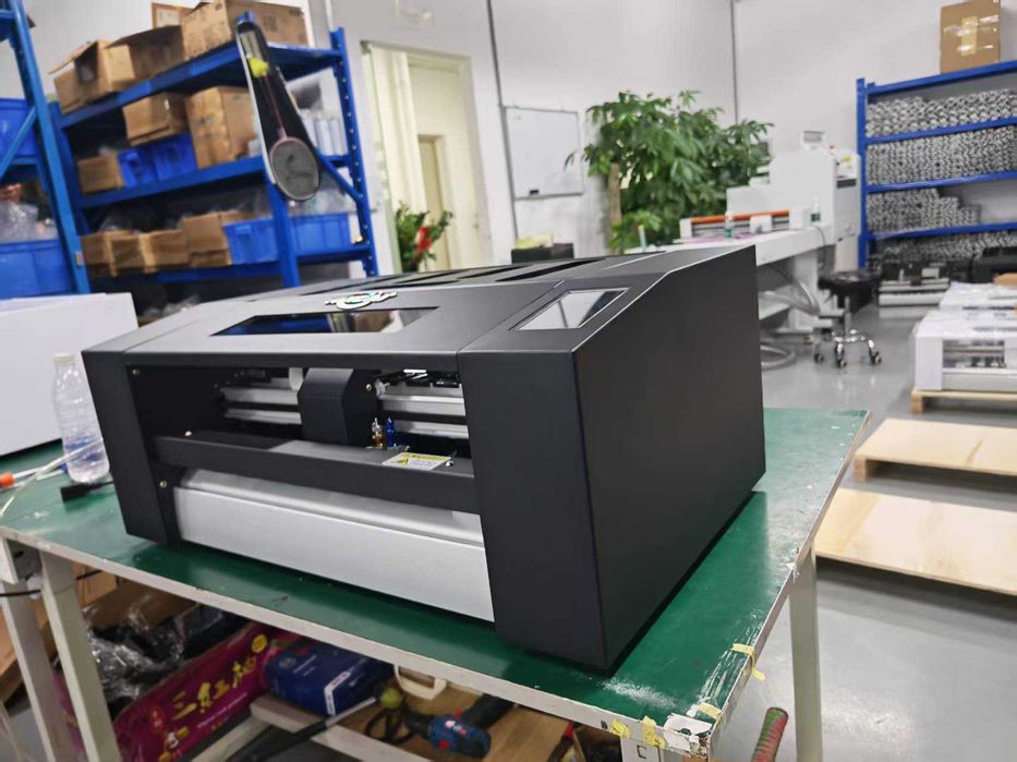 Плоттер для наклеек и стикер с двумя головами и камерой определения