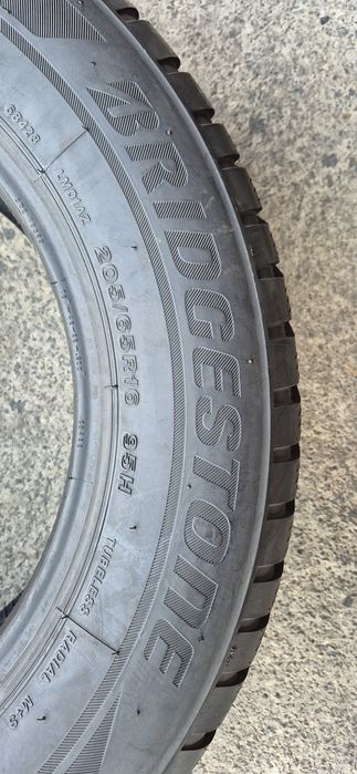 2 anvelope iarna Bridgestone 205/65/16.Pretul este pe bucata