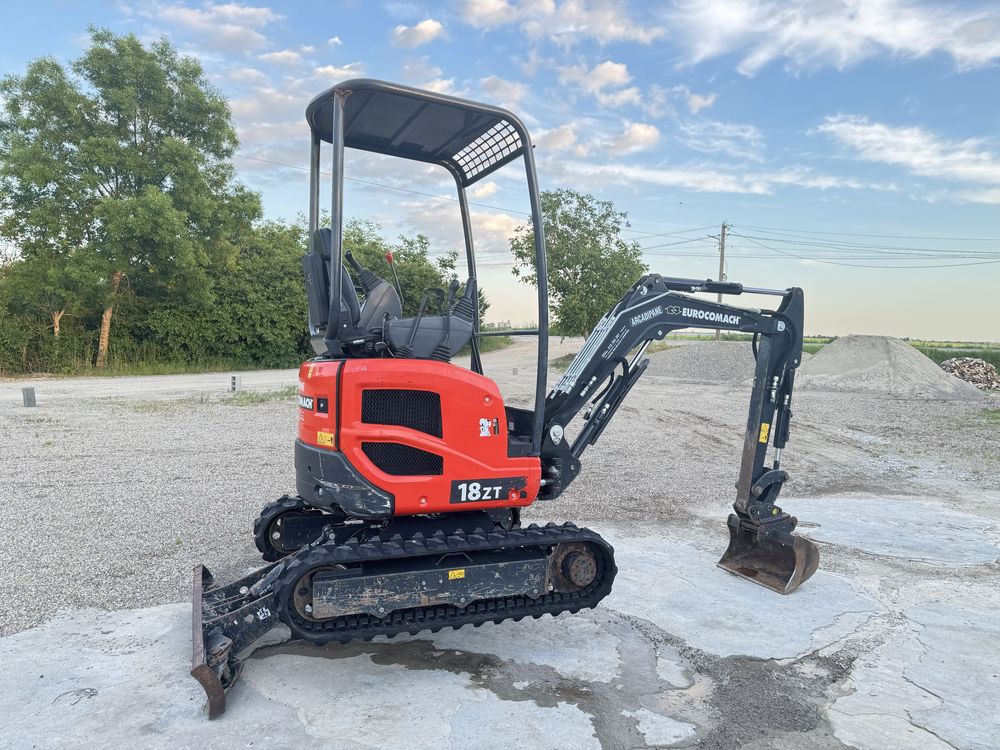 Miniexcavator Eurocomach 18zt  ,1800 kg . Jcb, caterpilar .