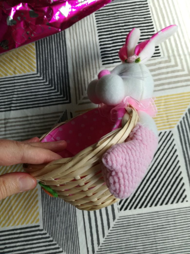 Декоративна кошничка и кухненска кърпа за Великден