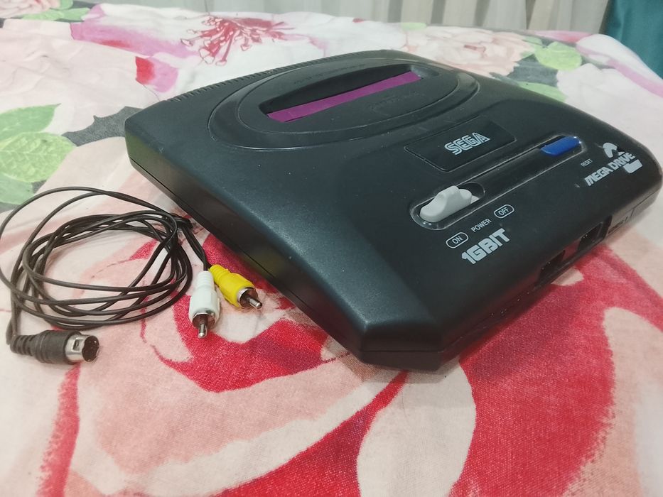 Продам Sega и картриджи