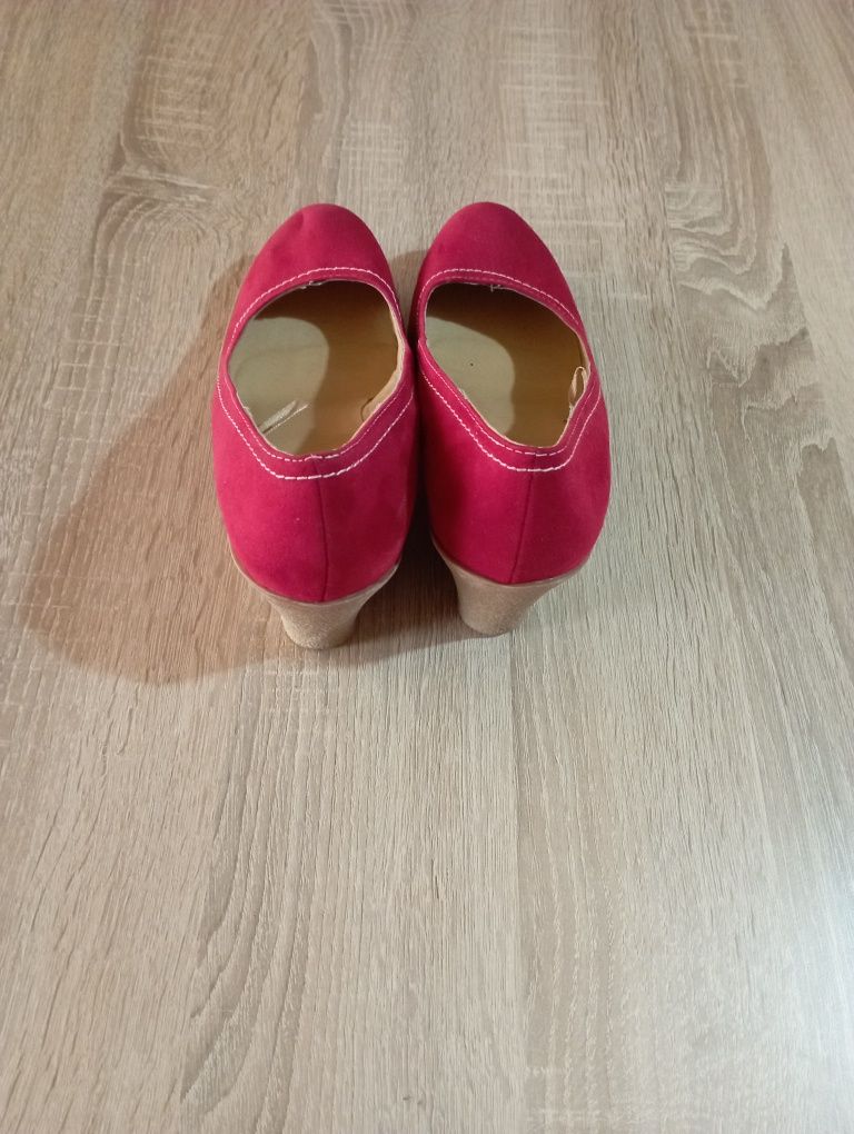 Обувки червени 39н.