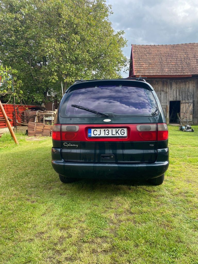 Vând Ford Galaxy