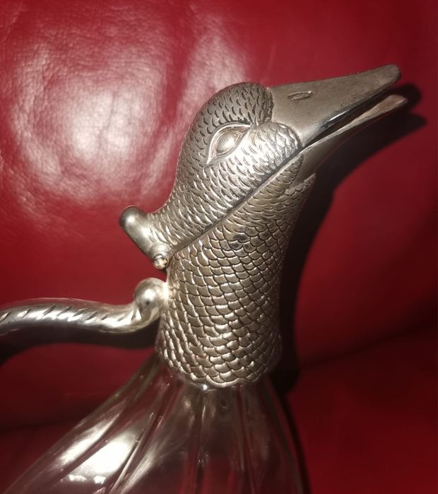 Антикварна гарафа декантер за вино с формата на патка - посребрена