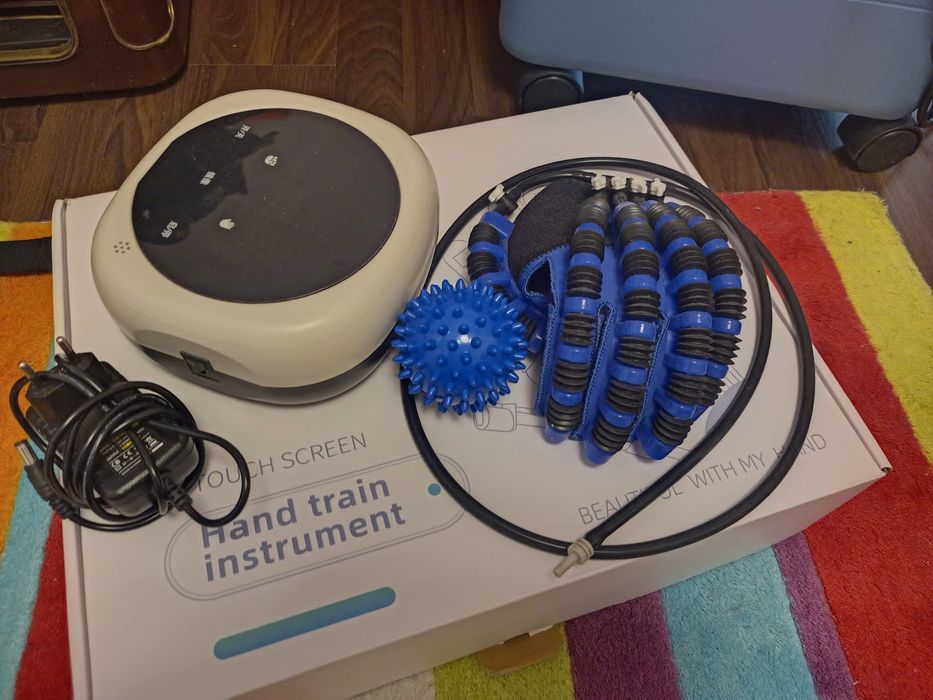 Aparat recuperare a mâinii după un accident vascular sau paralizie