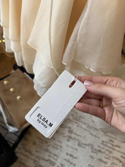 Рокля с дълъг ръкав в цвят шампанско