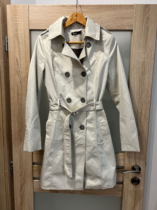 Продавам тренчкот