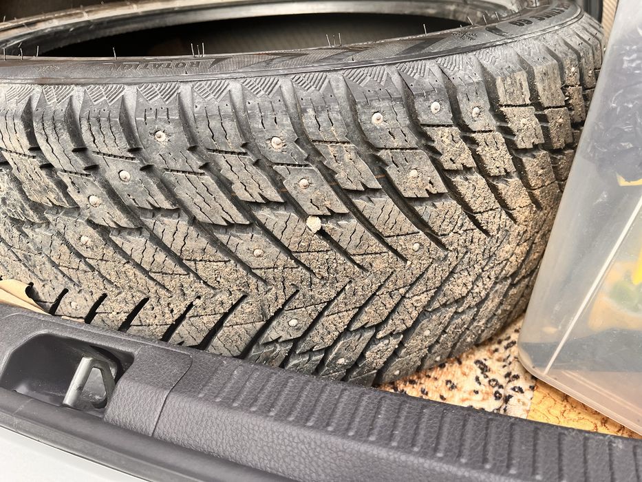 Резина зимняя sonix шипованая ! Шипы все на месте размер 235/45/r18