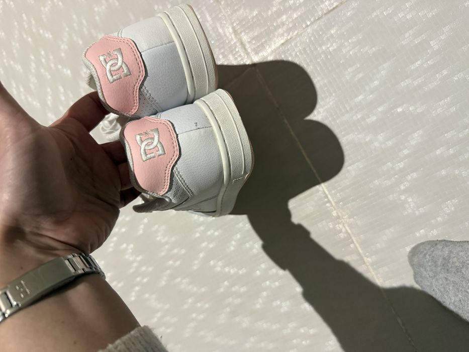 Бели оригинални маратонки