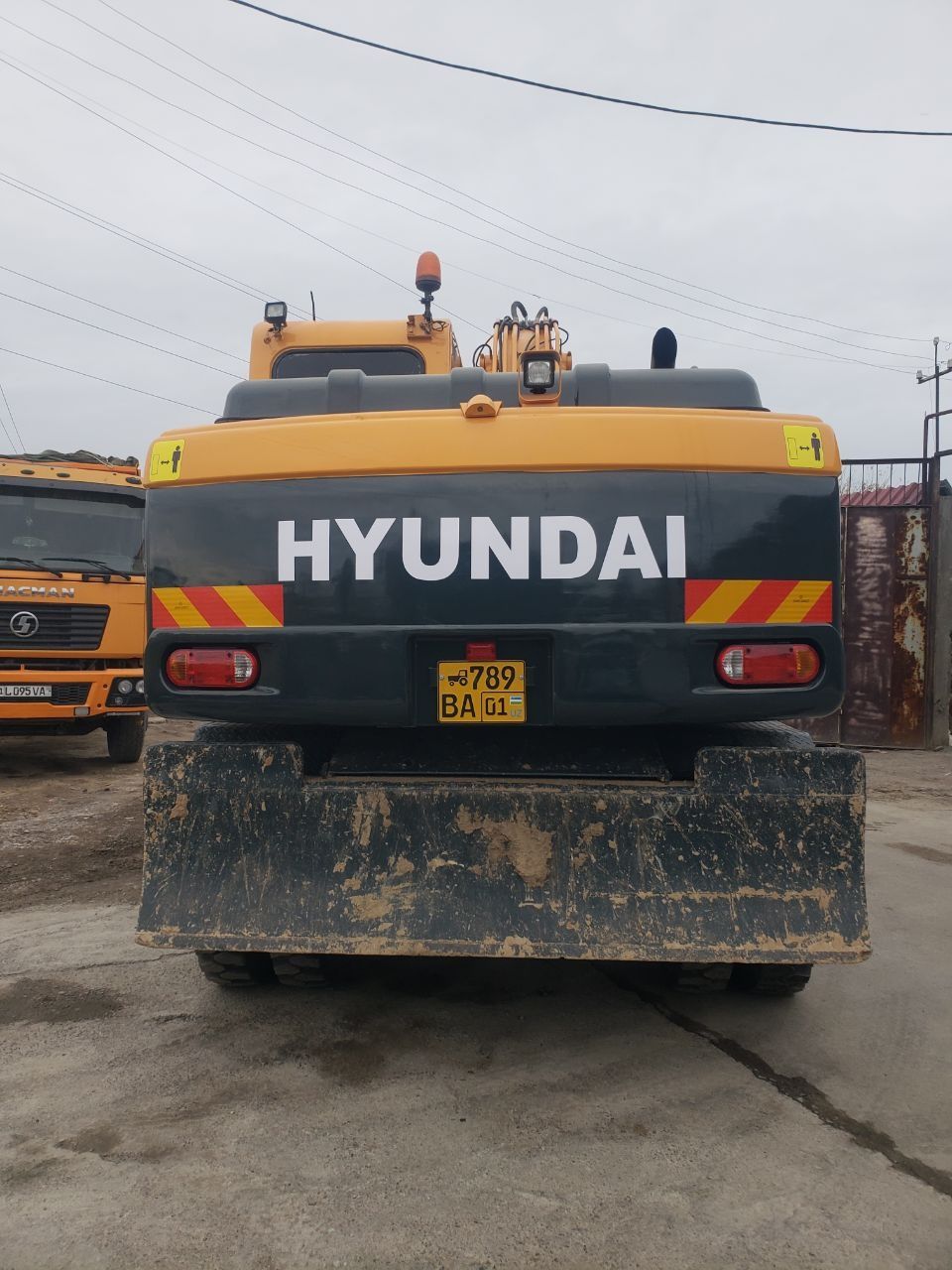 Ekskavator Hyundai 140tali sotiladi