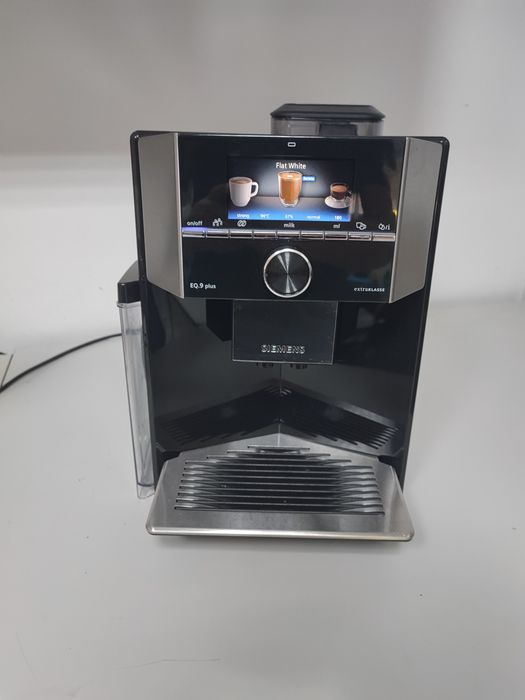 Espresor Siemens EQ 9 Plus ExtraKlasse cu ecran color si cana lapte