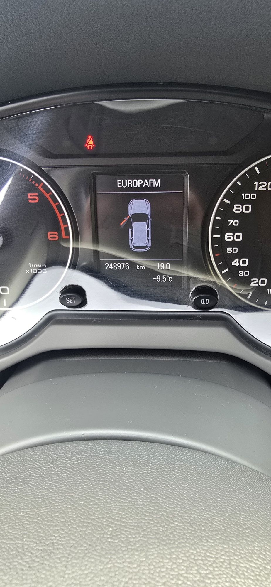 Audi Q5 2.0 tdi 170 cp