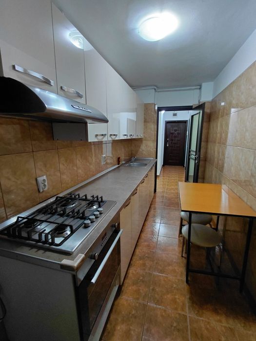 Inchiriez apartament  2 camere