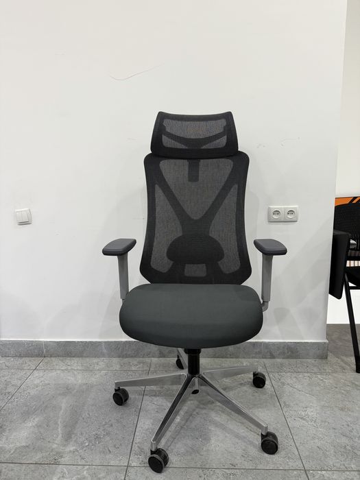 Кресло для офиса и первой рук