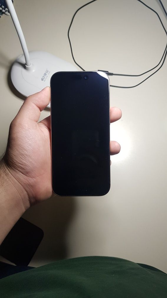 Iphone 16 pro 100% Yomkost