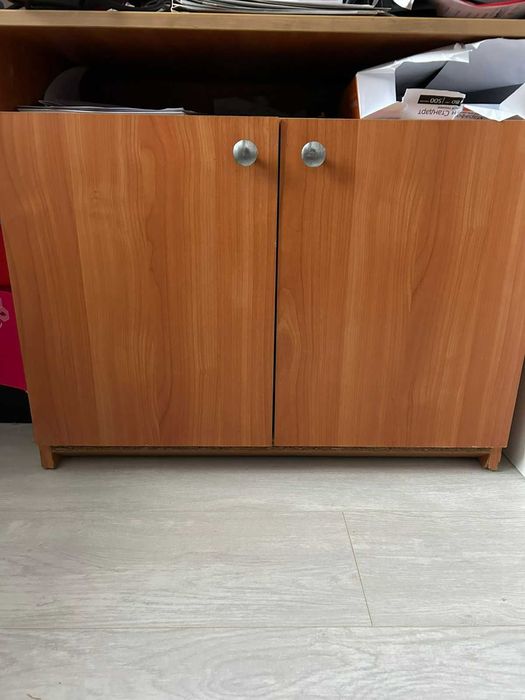 Продам небольшой шкаф двухдверный б/у