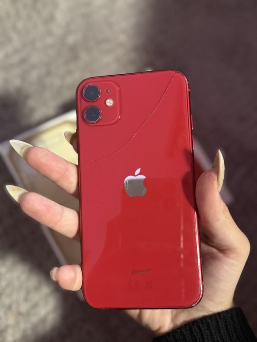 Iphone 11,капацитет 74%, идва с кабел и калъф,за повече инфор на лично