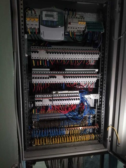 Бригада электромонтажников, электрики