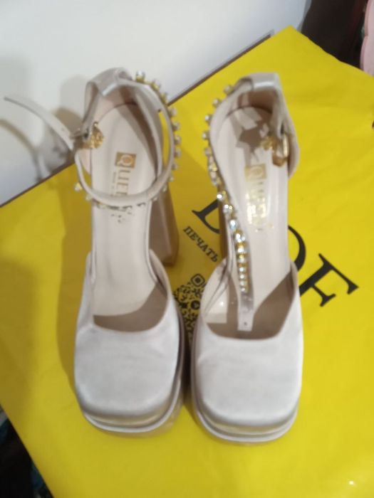 Туфли на каблуке