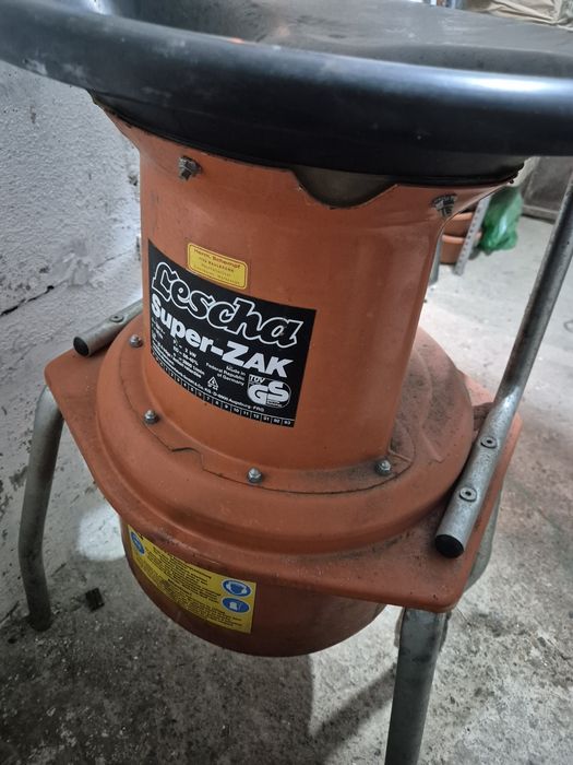 Tocatoare de crengi si resturi vegetale  Lescha