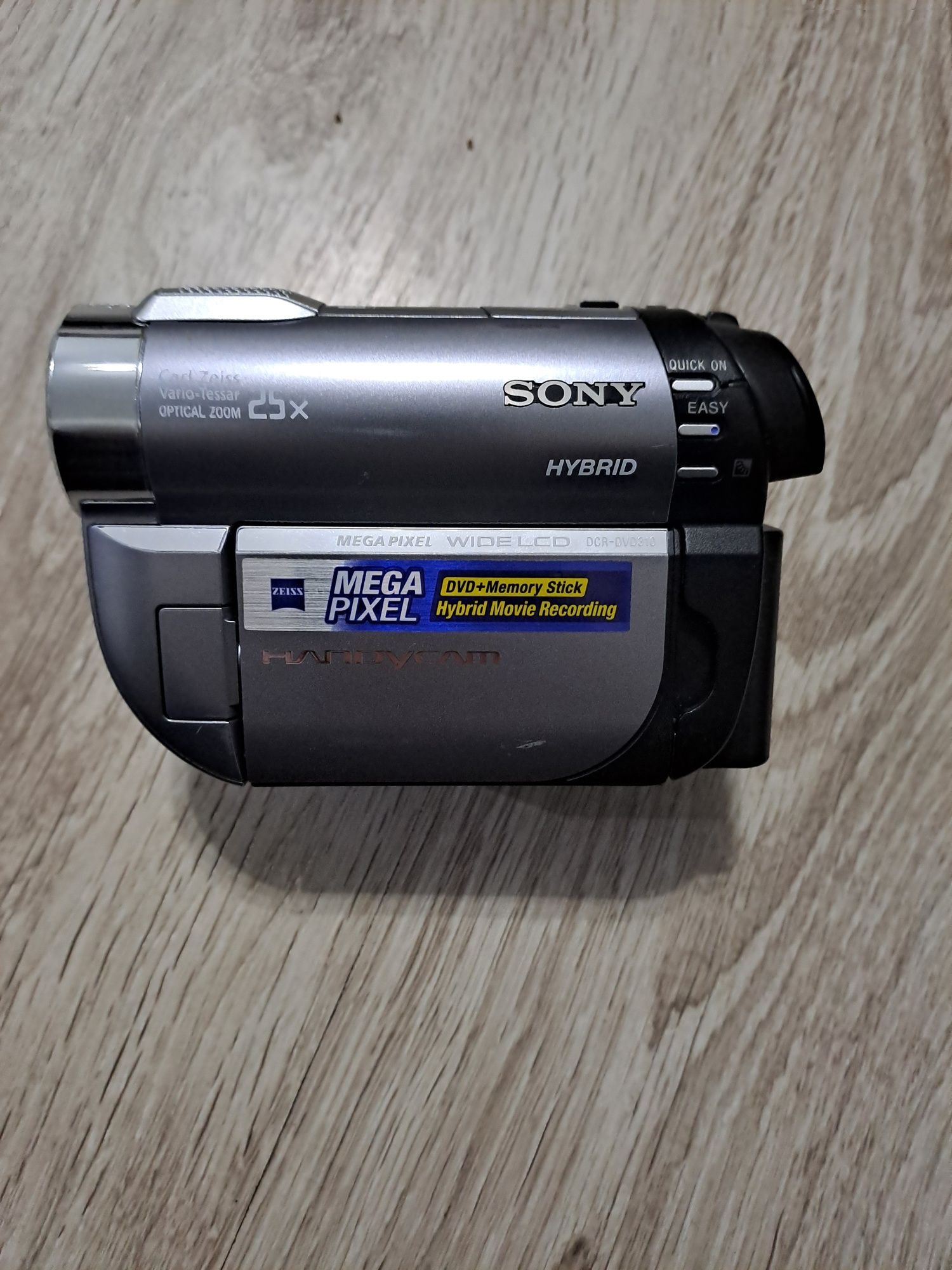 Camera sonySony Handycam DCR-DVD310E Camcorder / Carl Zeiss

In stare