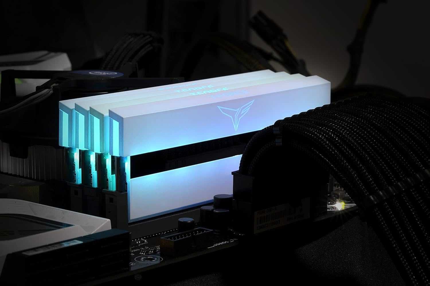 Рам памет TeamGroup Xtreem WHITE ARGB  64GB (2x32GB) DDR4  3600MHz