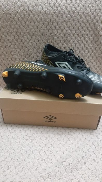 Adidasi fotbal UMBRO