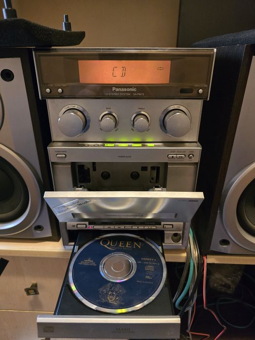 Музыкальный центр, все работает.