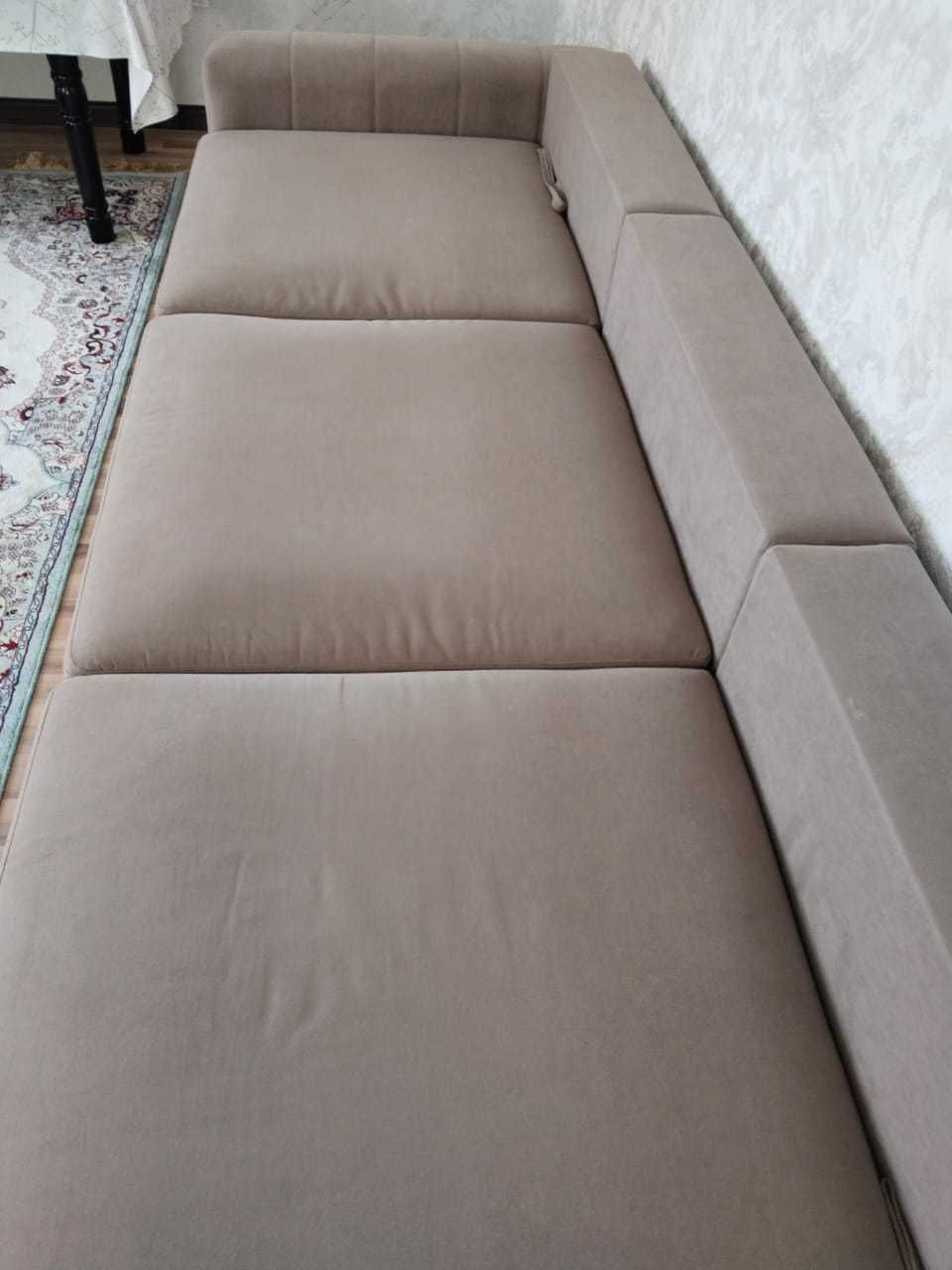 Продам диван для гостинной