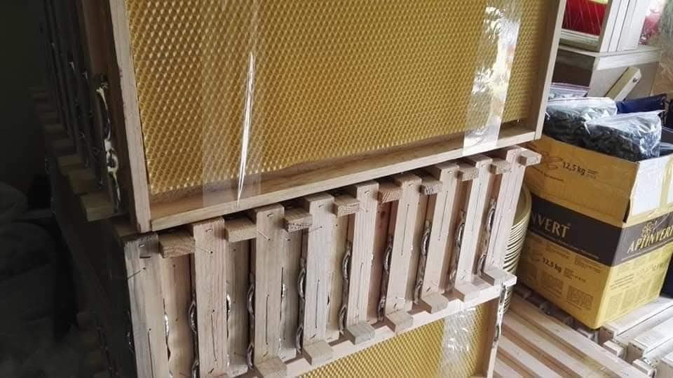 Пчелни прави и хофманови рамки обтелени с иноксова тел