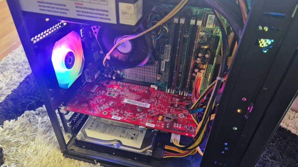 Carcasa pc cu ventiloare RGB