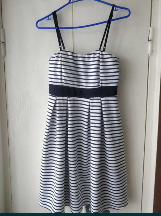 Vand rochie bleumarin cu alb