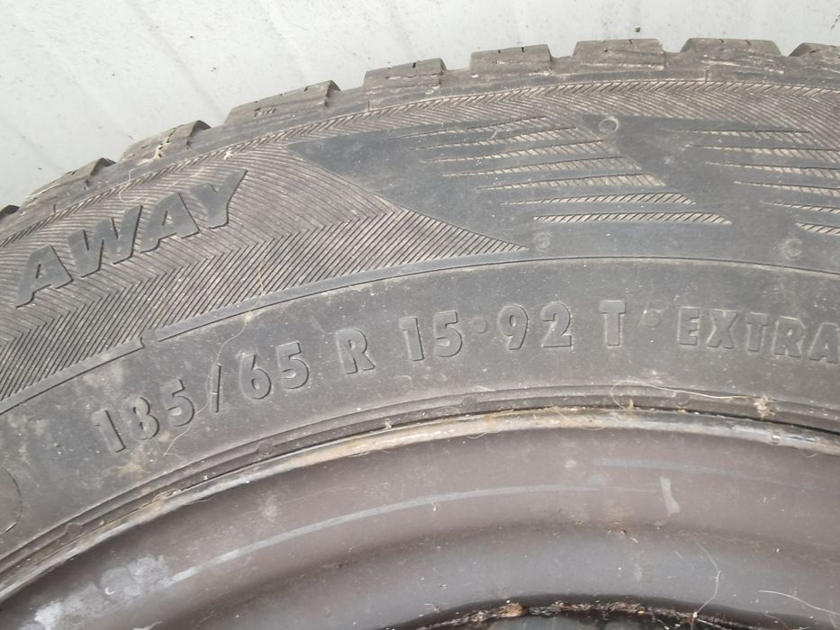 Set 4 jante tabla 4x100 r15 dacia Renault cu anvelope de iarna