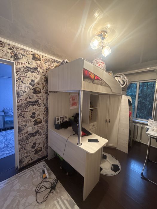 Двухярусный кровать