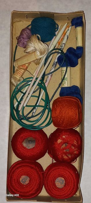 Lot firuri vechi de brodat-tricotat - Coton Perle si andele