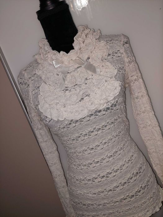 Bluză MEXTON cu jabou, funda satinată, nasture stras