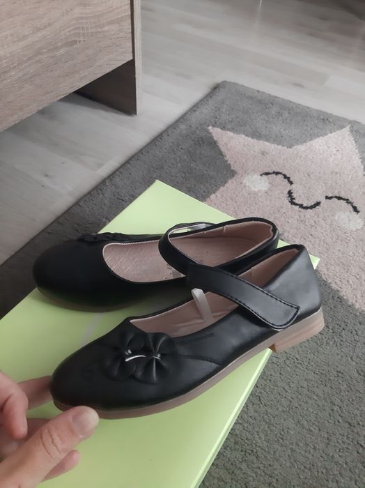 Pantofi nr 32 noi +cadou